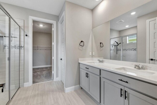 Building Photo - 8606 Dahlia Cir