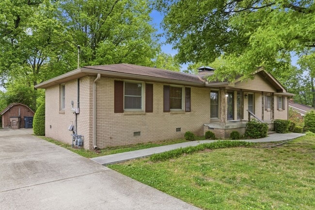 Building Photo - Crieve Hall Duplex