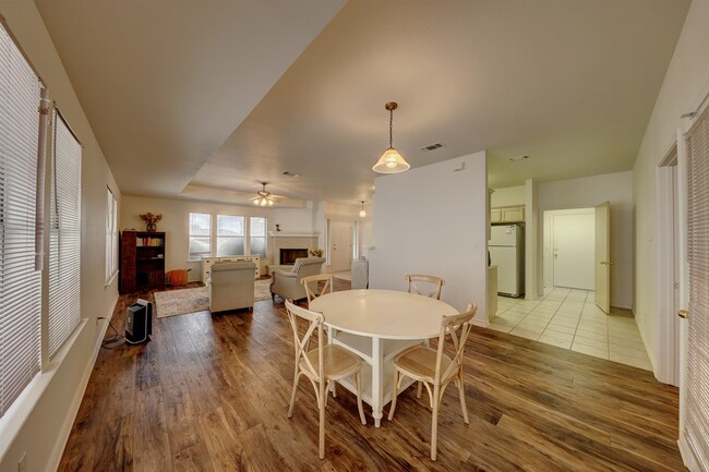 Building Photo - 212 Oak Hill Dr