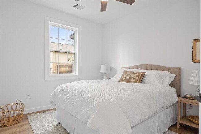 Building Photo - 22 Creekside Dr