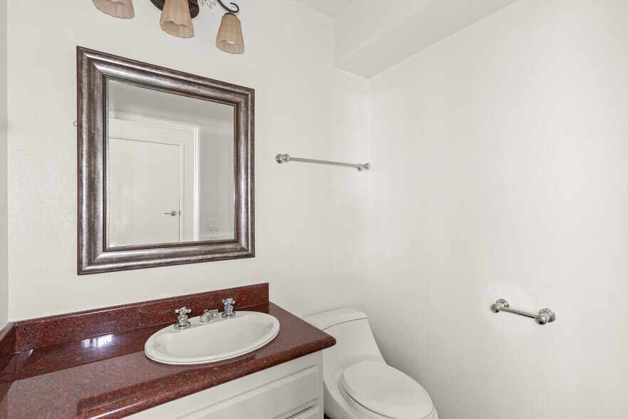 Building Photo - 3962 Oakfield Dr