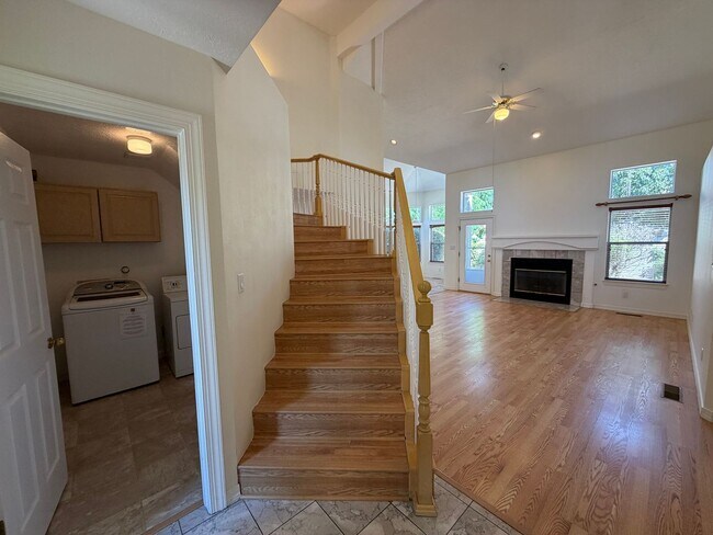 Building Photo - 6517 Glen Oak NE