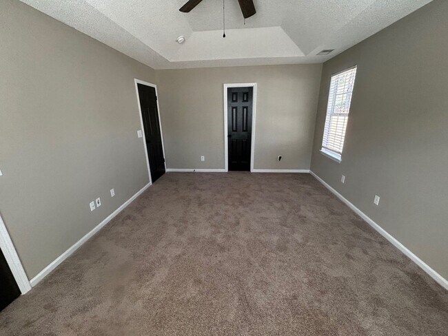 Building Photo - 25 Oak Lake Ct