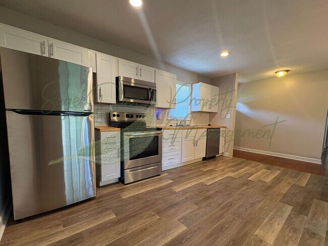 Building Photo - SINGLE FAMILY HOME IN RAYTOWN!!!