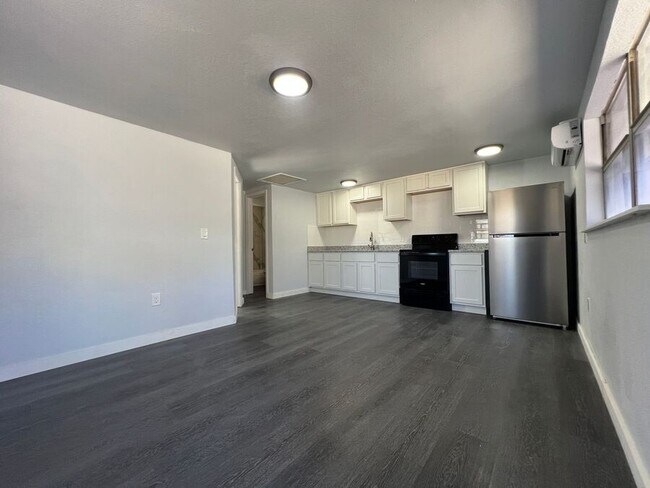 Building Photo - 9318 Grandfield-B