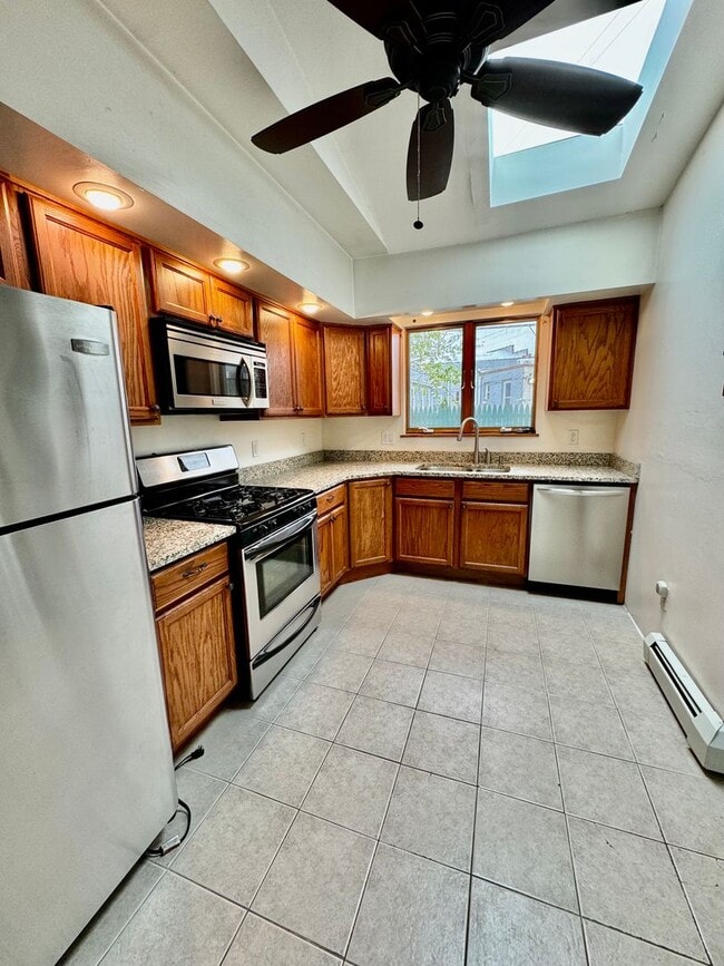 Primary Photo - 129 Levering St