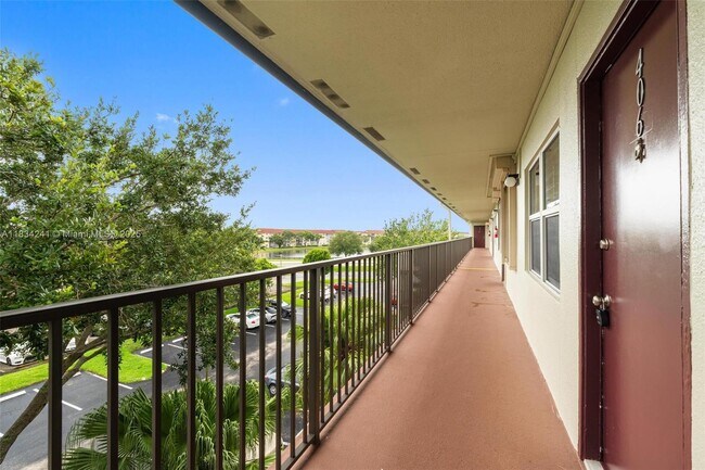 Building Photo - 800 SW 131st Ave