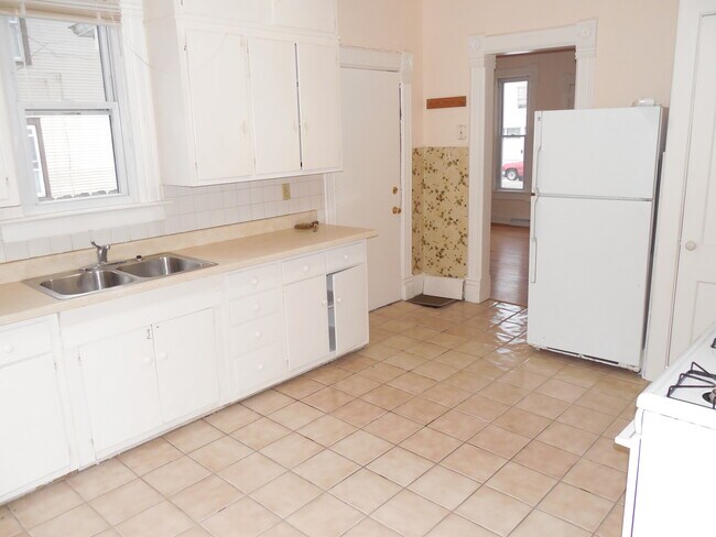 Building Photo - 1407 7th Ave