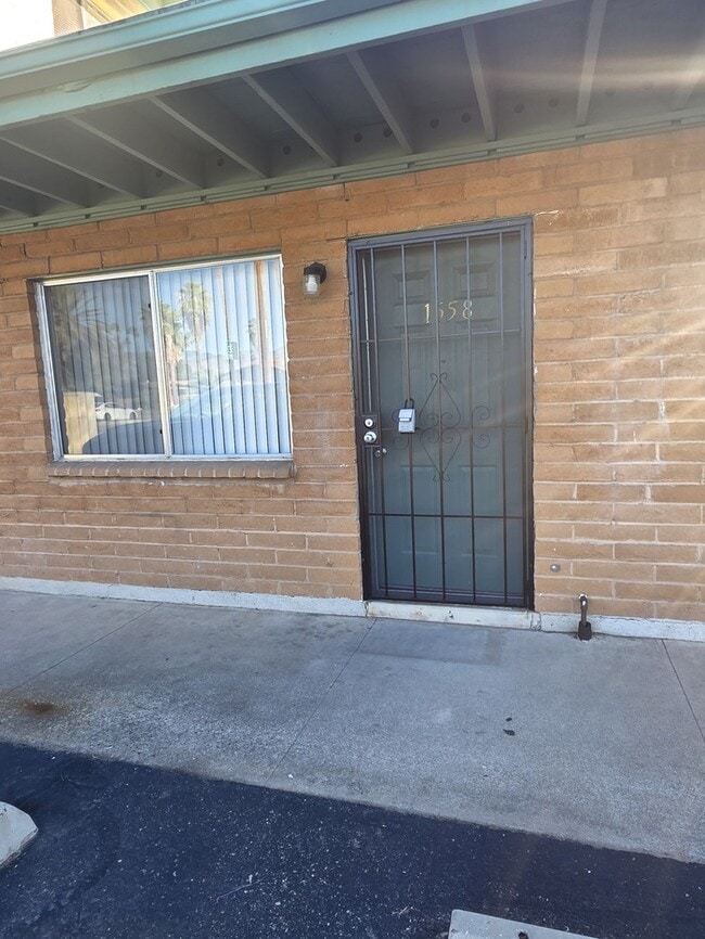Building Photo - 1558 N Craycroft Rd