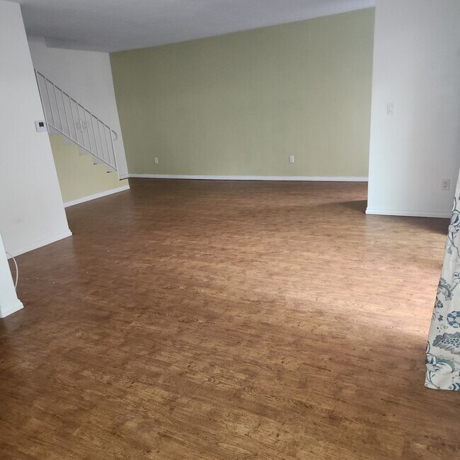 Large living room - ground floor - 138 S Bryn Mawr St