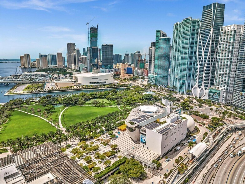 Building Photo - 900 Biscayne Blvd