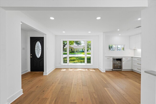 Building Photo - 10730 Wickersham Ln