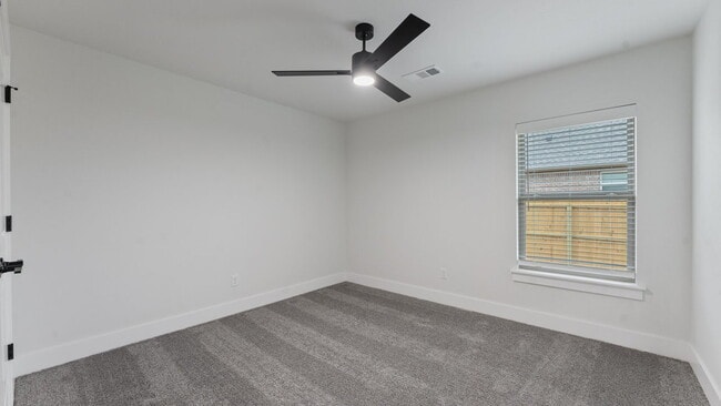 Building Photo - "Lovely 3-Bed Oasis with Granite Touches &...