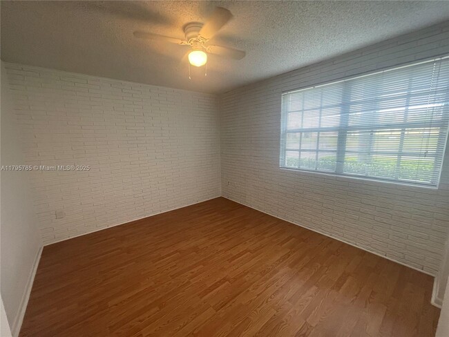 Building Photo - 1283 SW 46th Ave