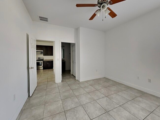 Building Photo - 356 Elderberry Ct