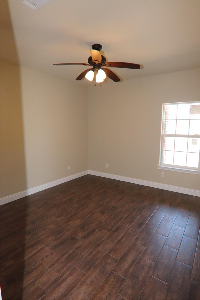 Building Photo - 6140 E Roundbunch Rd