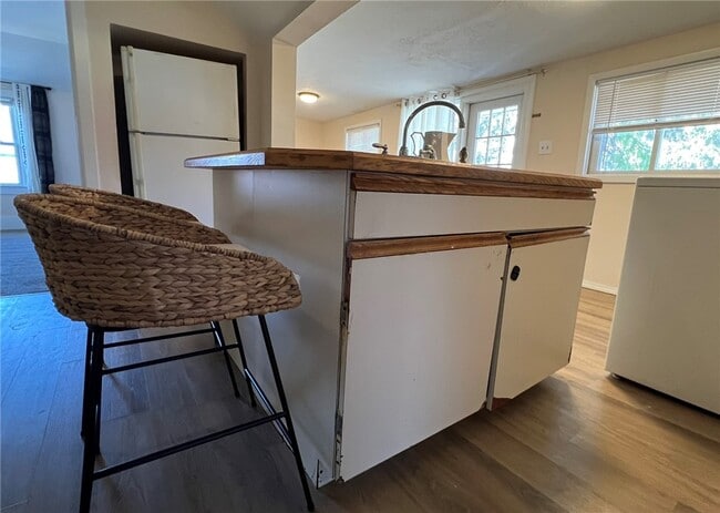 Building Photo - 404 Perry St