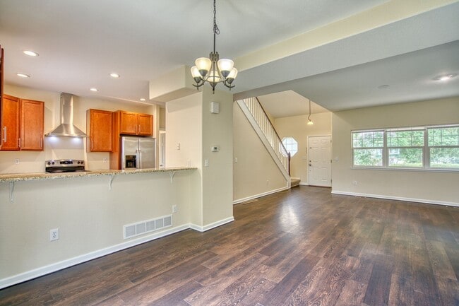 Building Photo - Charming Mill Village 3Bed/3Bath Home with...