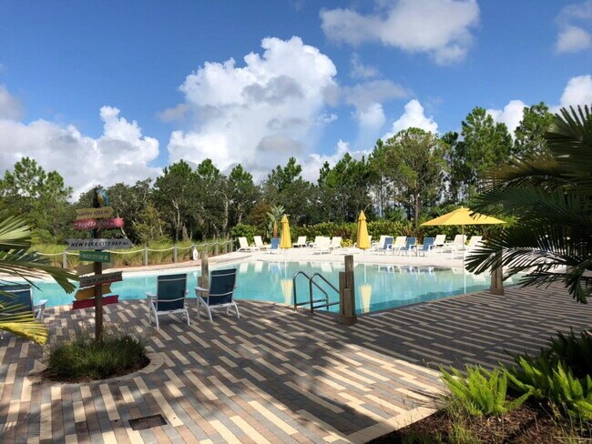 Building Photo - Welcome home to this gorgeous 4 bed 4 bath pool home!