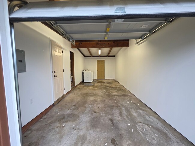 Building Photo - 1030-1032 Forson Rd