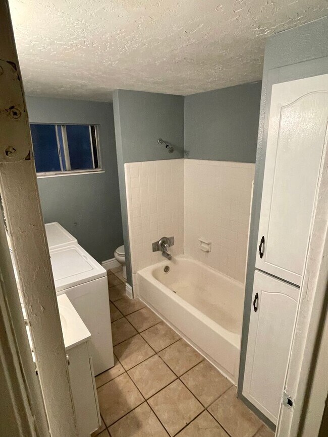 Building Photo - 2 bed 1 bath in Springville