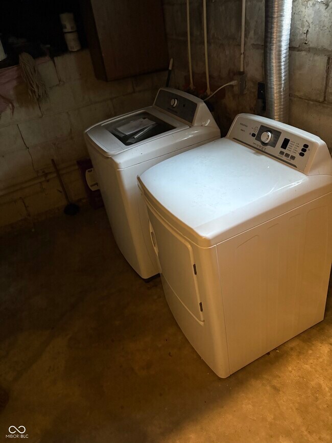 Building Photo - 823 Tecumseh St