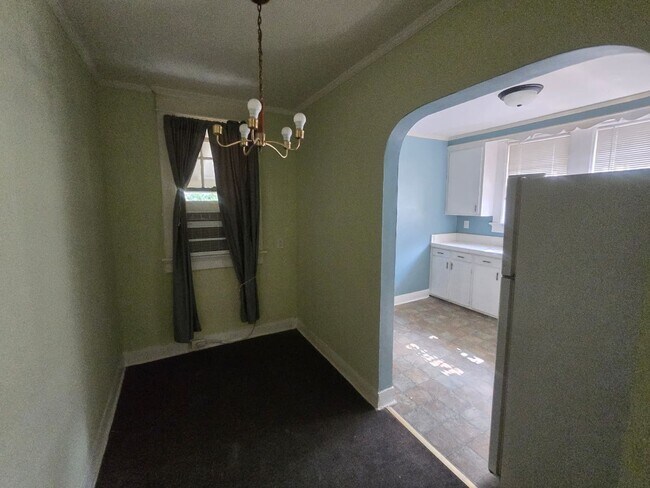 Building Photo - Charming Historic 2BR Apartment with Garag...