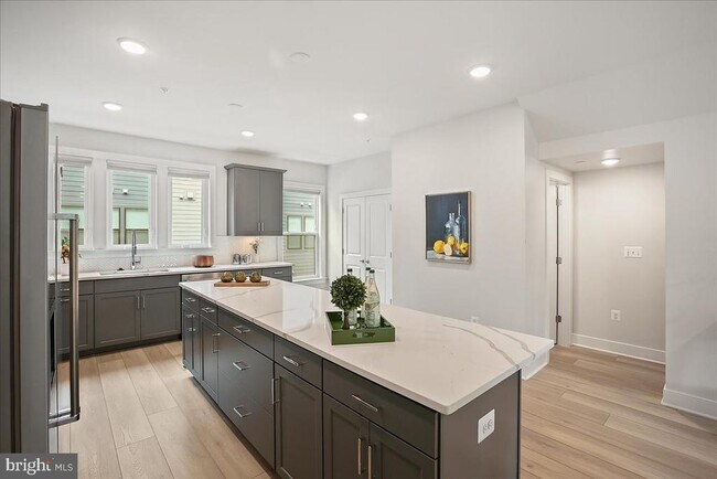 Building Photo - 12768 Sunrise Valley Dr