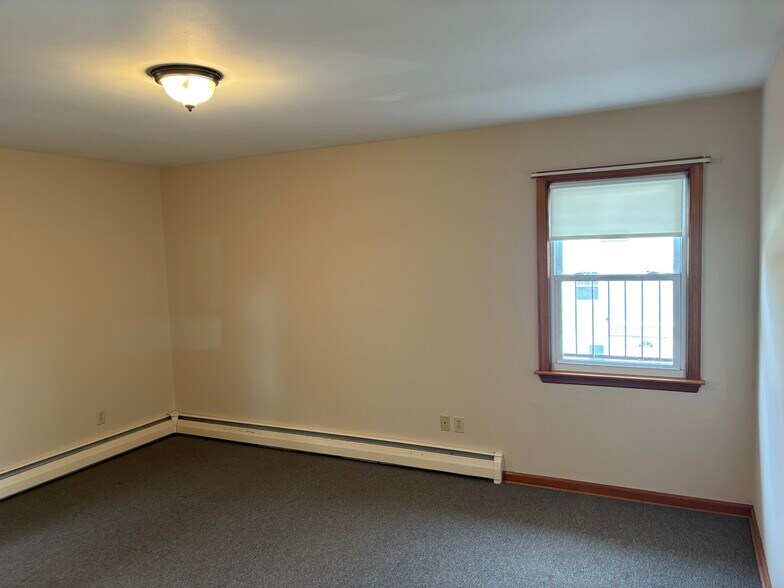 Building Photo - 1356 Roosevelt Ave