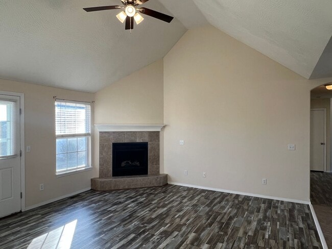 Building Photo - Republic Schools - Gorgeous 4 Bed 2 Bath 2 Car Garage For Rent