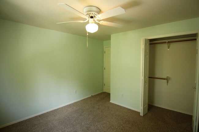 Building Photo - Beautiful Contemporary Townhome In SE Boise