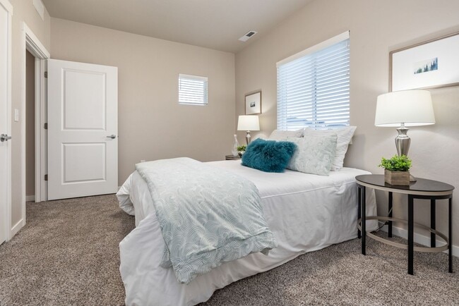 Building Photo - Wilson Creek Townhomes - $500 off with 6-months of free covered parking for move-ins by the end o...