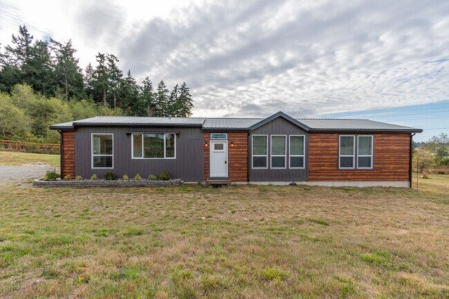 Primary Photo - 3 Bed 2 Bath Pet Friendly Home