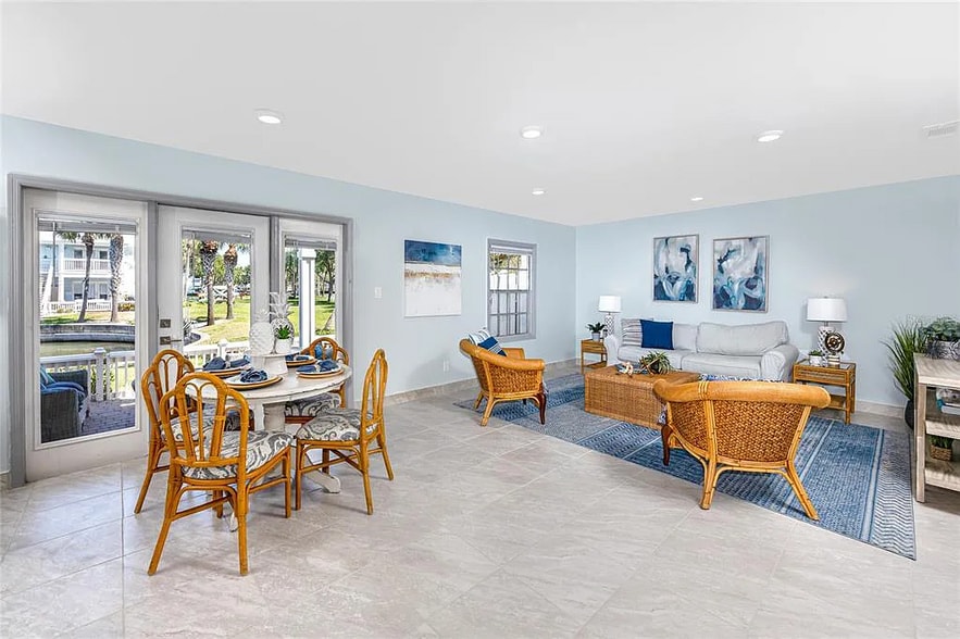 Building Photo - 5231 Beach Dr SE