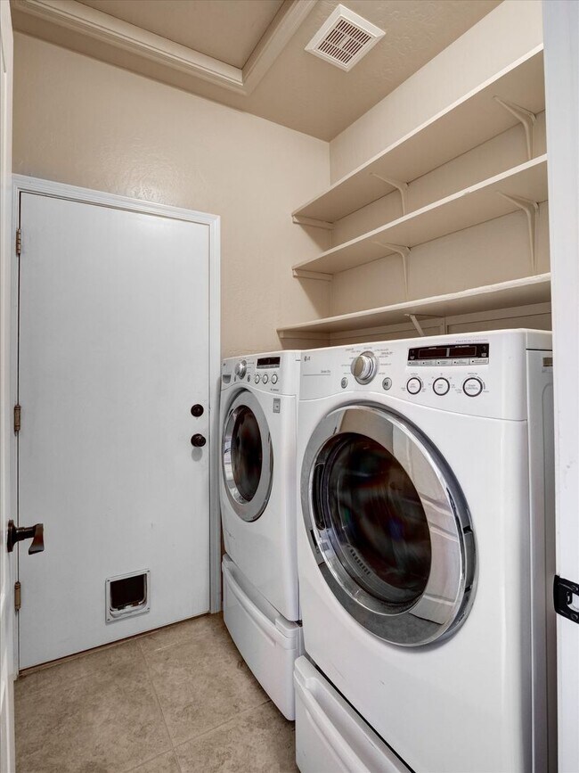 Building Photo - 3 bd 2 bth 2120 sq ft in stonehaven in scottdale