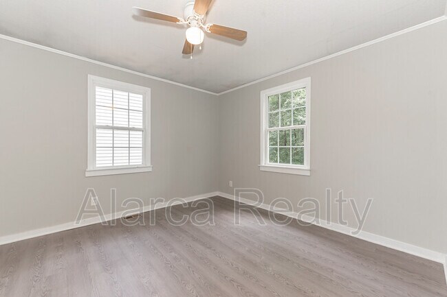 Building Photo - 9333 Kendall Dr
