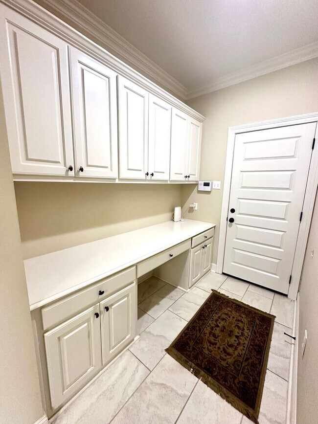 Building Photo - 43283 Pond View Dr