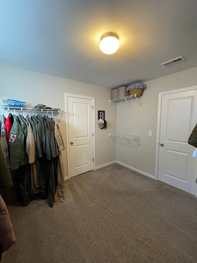 Building Photo - 108 Jersey Ln