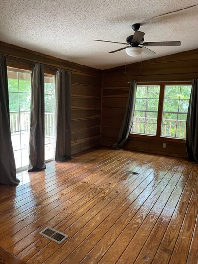 Building Photo - Rustic home in Citronelle