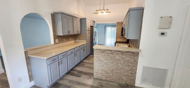 Building Photo - 301 SW Whitmore Dr