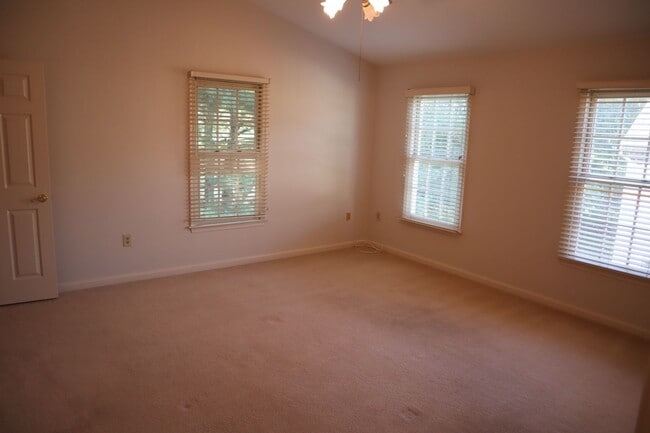 Building Photo - Premium Townhome in Kentlands Hill District