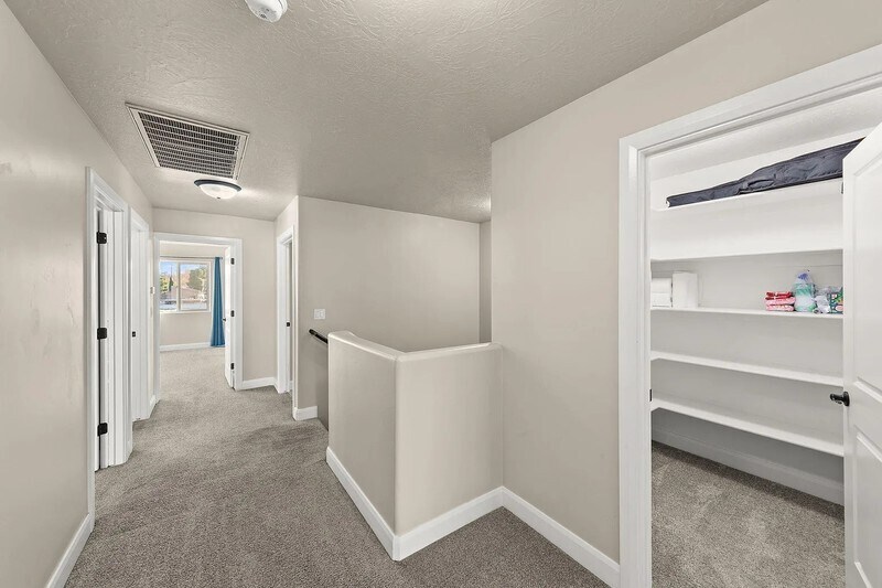 Building Photo - 355 W 200 S