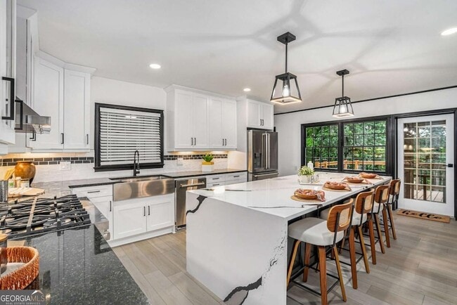 Building Photo - 788 Sherwood Rd N W