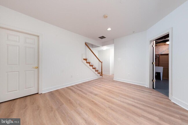 Building Photo - 1308 McLean Crest Ct