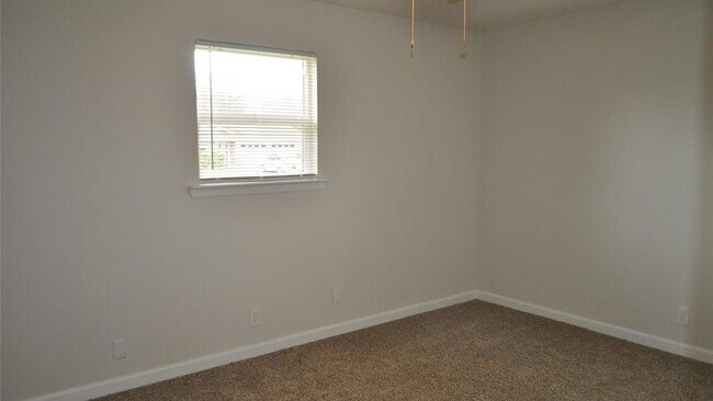 Building Photo - 2232 Shady Brook Dr