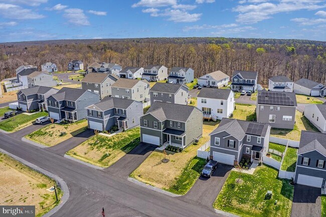 Building Photo - 3210 White Tail Dr