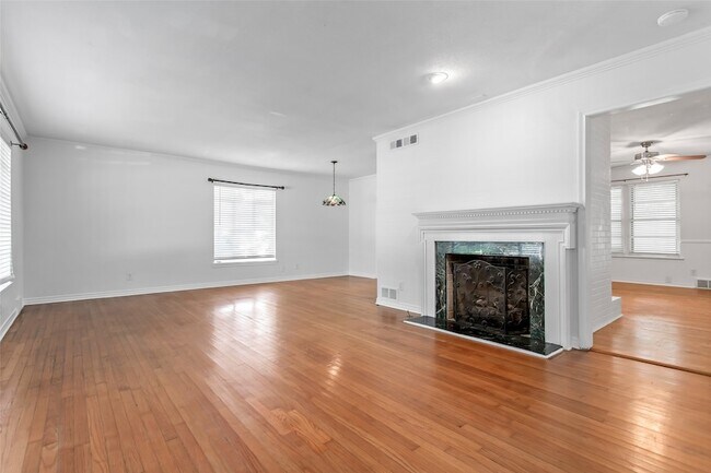 Building Photo - 6915 Inverness Ln