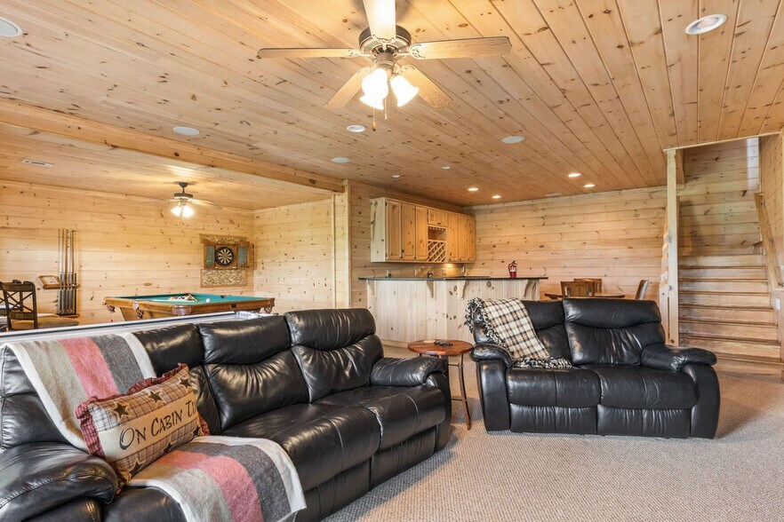 Primary Photo - 121 Pontoosuc Dr
