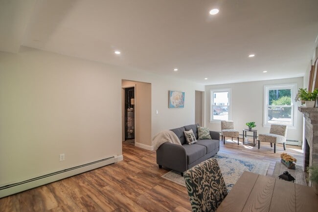 Building Photo - 11 Chatham St