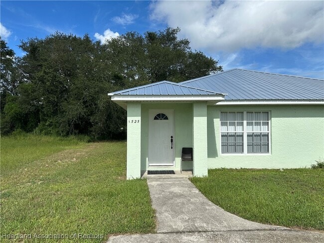 Primary Photo - 1525 Queen Palm Ave